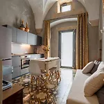 Camare 44 - Unique With Private Rooftop