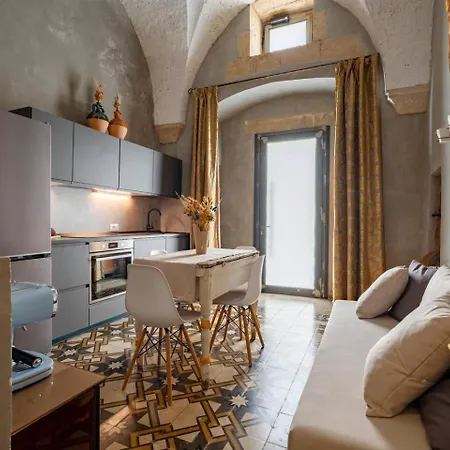 Camare 44 - Unique With Private Rooftop