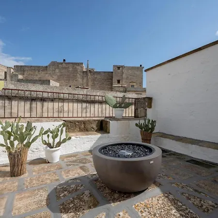 Camare 44 - Unique With Private Rooftop بيت للعطل