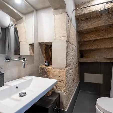Camare 44 - Unique With Private Rooftop سكورانو