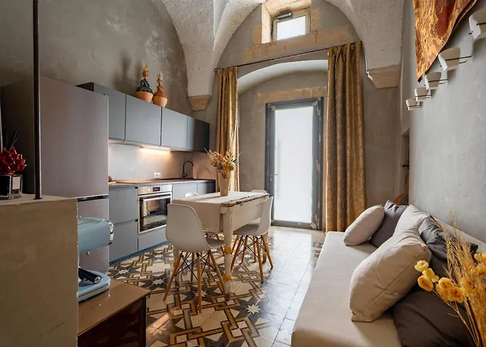 Camare 44 - Unique With Private Rooftop